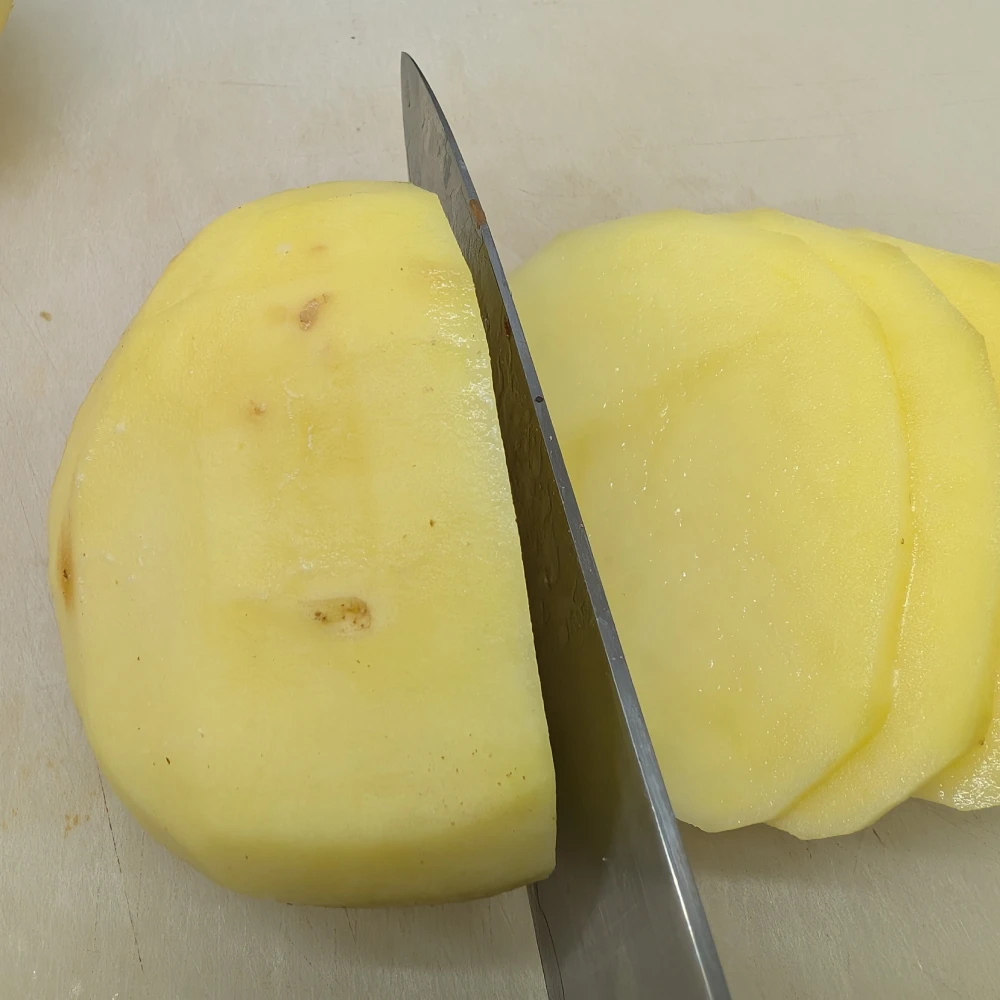 Kartoffelgratin 1 geschälte Kartoffel in Scheiben geschnitten
