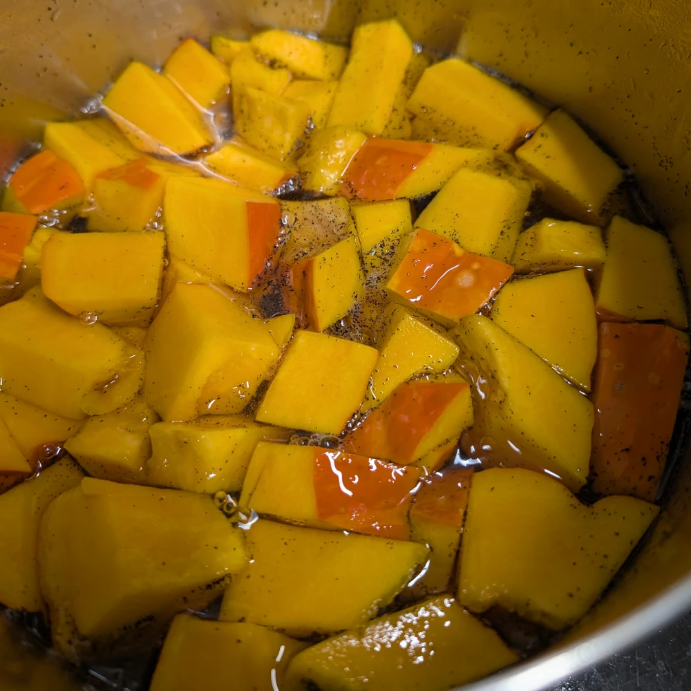 Gewürzkürbis 2 Kürbis im Sud bissfest kochen
