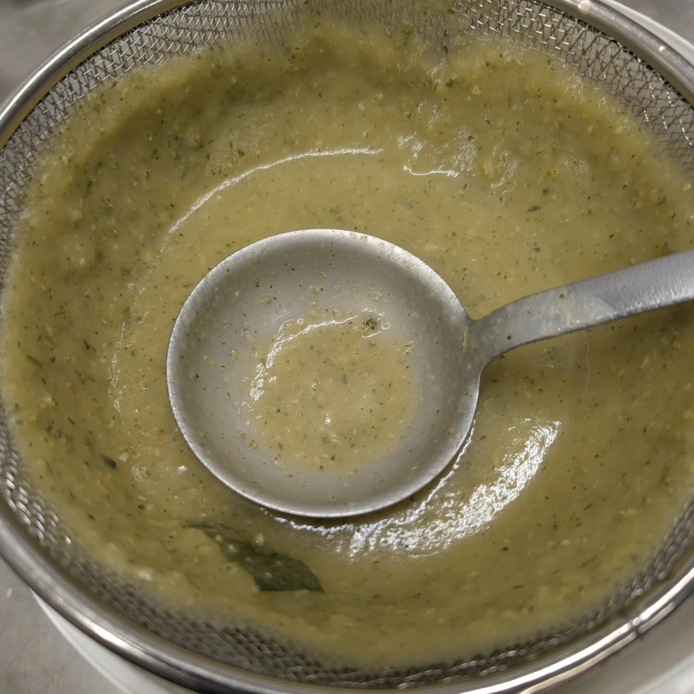 Zucchinicremesuppe einkochen 5 Gemixte Zucchinisuppe passieren